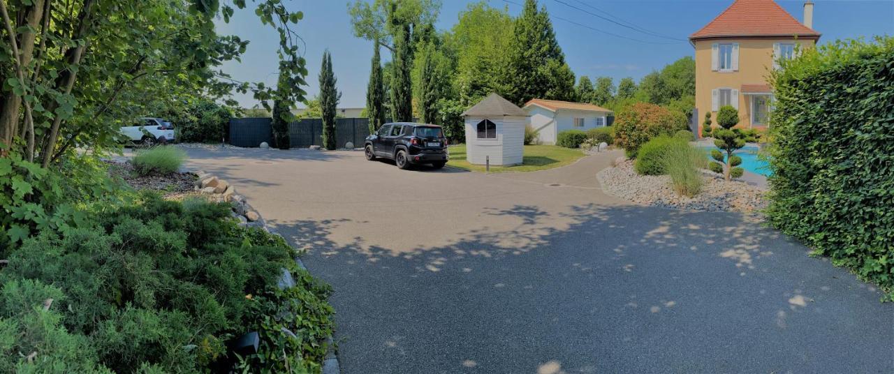 Aparthotel Les Rives Des Habsbourg Ensisheim Exterior foto